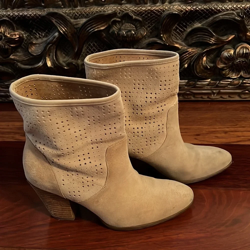 Enzo Angiolini Nude Booties - Picture 1 of 6